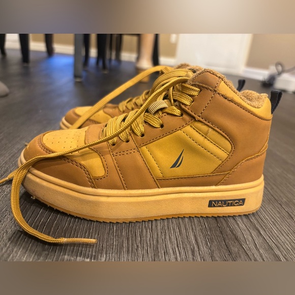 Nautica Tan High-Top Lace up Sneakers  NOIX X – Boys Youth 12 in tan - Picture 4 of 10